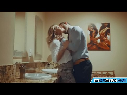❤️ Når en barmfagre blondine forfører deg på et offentlig toalett ️❌ Sex ved no.analizatorkrovi.ru ❤